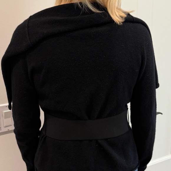 ALICE & OLIVIA BLACK CASHMERE BELTED SWEATER/JACKET/WRAP - Picture 3 of 10